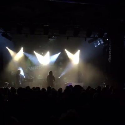 Lâché d’écran pour l’intro Julien Doré pour son concert Hit West live à Rennes