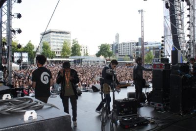 COVID 19
1 jour : 1 concert :
Hit west live à rennes 2011 – 50 000 pers
…